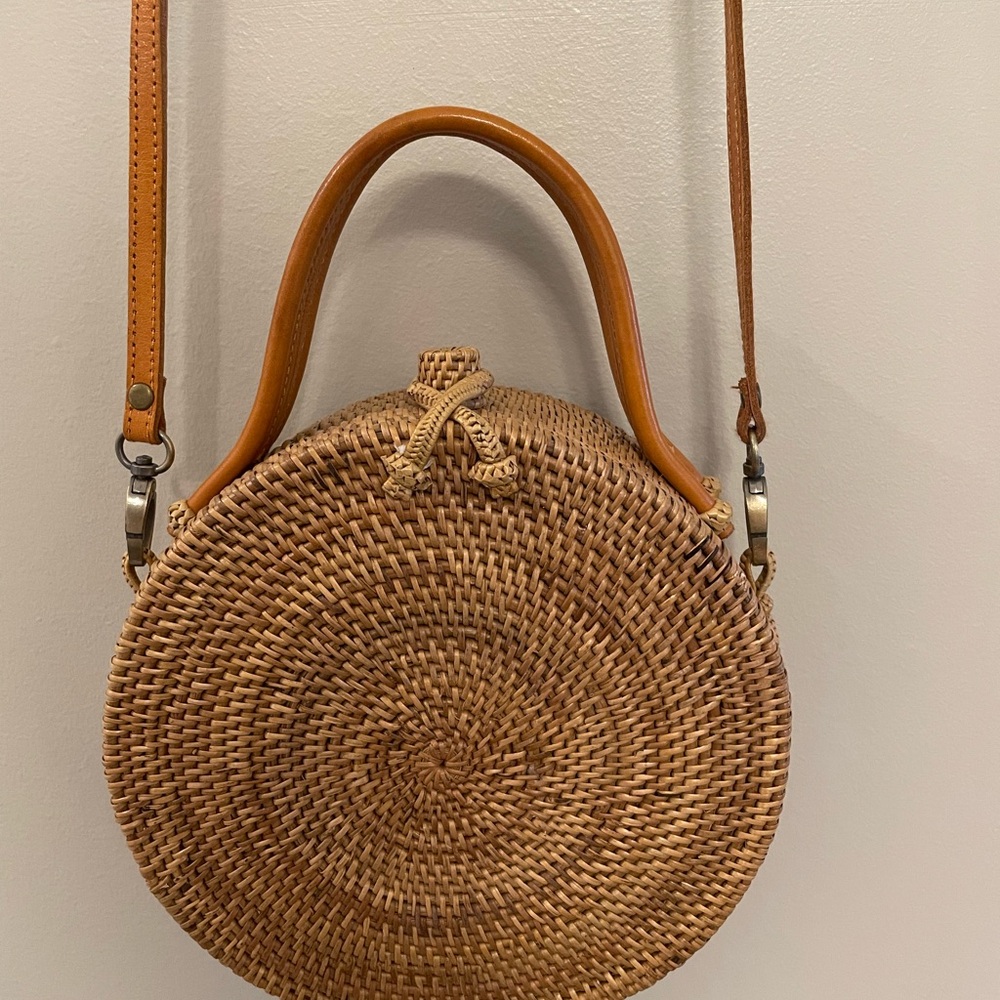 Round Woven Straw Bag with Leather Strap